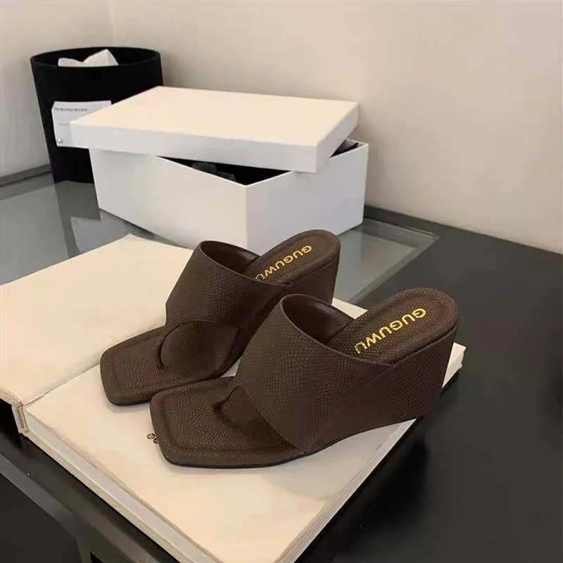 2025 Spring and Autumn New Style Slimming Slope Heel Korean Version Bare Toe Flip Flops Cool Slippers Sandals – Image 3