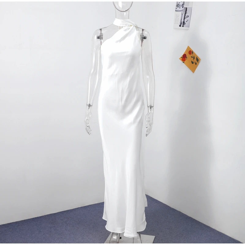 Robe satin dos nu — La sophistication faite robe – Image 33